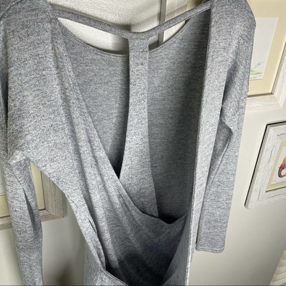 Athleta Gray Pose Layered Open Back Top Size XXS - Picture 5 of 11